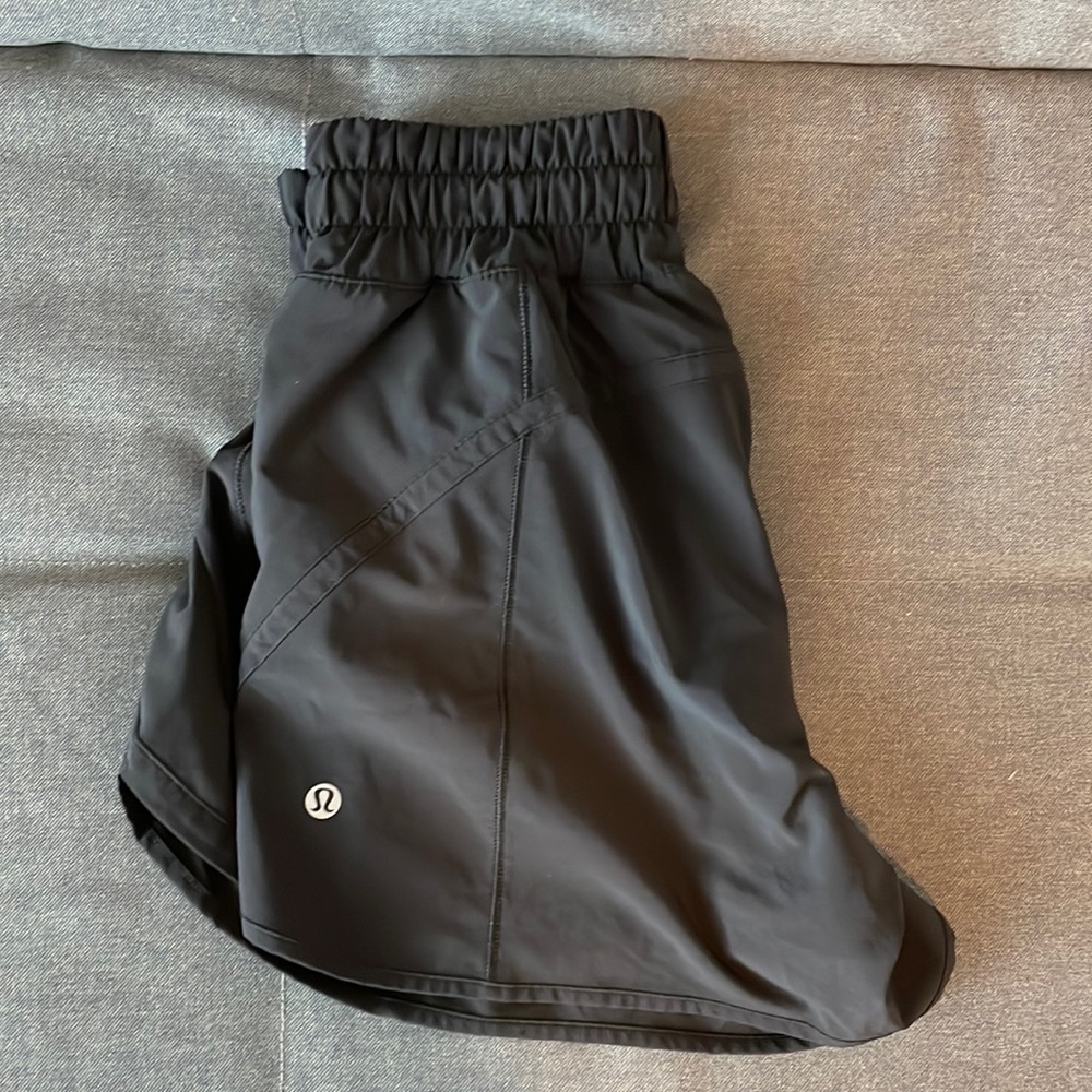 Lululemon Track That High-Rise Lined Short 5”, size 4